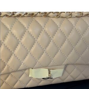 Chic Beige Quilted Chain